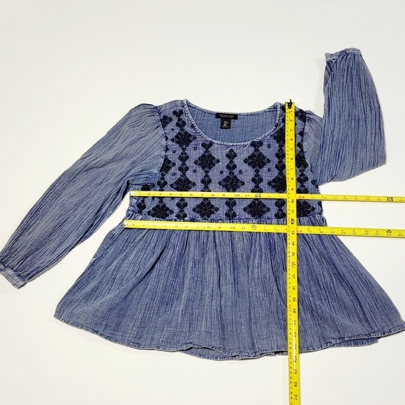 Rachel Zoe Cotton Embroidered Denim Gauze Textured Baby Doll Pop Over Blouse (M) - Picture 8 of 8